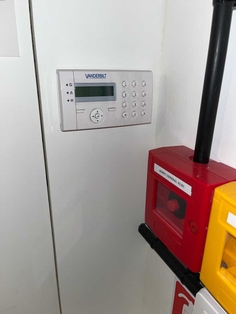 Panneau de contrôle d'alarme